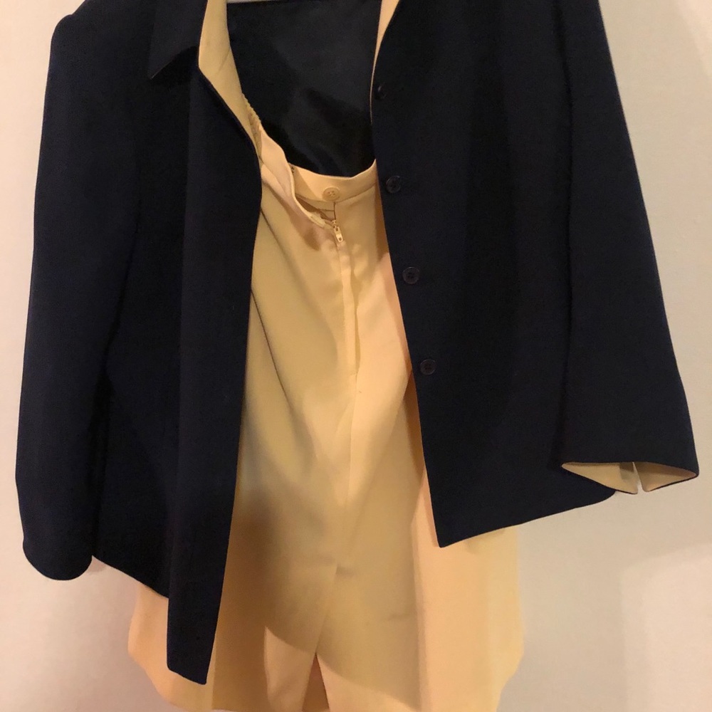 Skirt suit